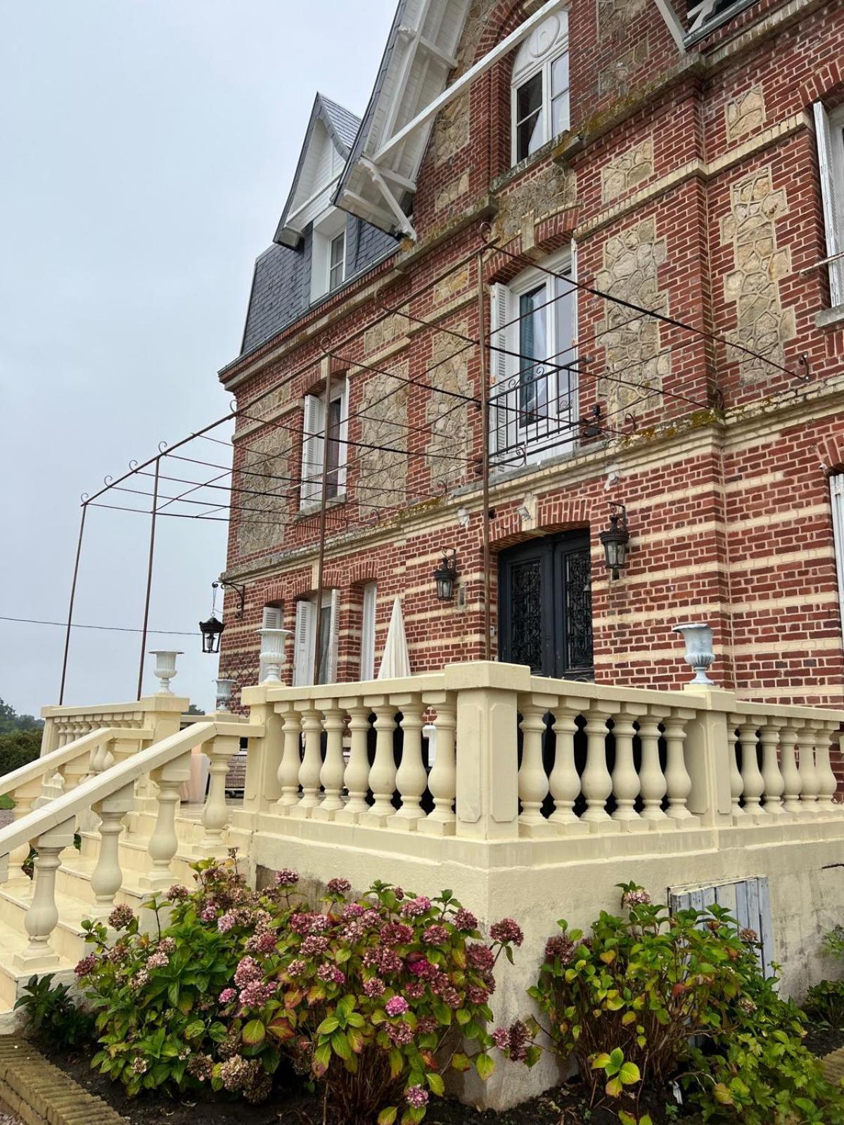 Вилла Le Manoir De La Baronnie Norrey-en-Auge Экстерьер фото